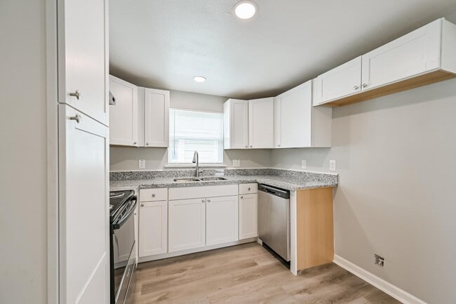 Building Photo - 1428 E 36th St