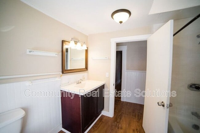 Building Photo - 11 Cottage St