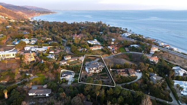 Building Photo - 27091 Sea Vista Dr