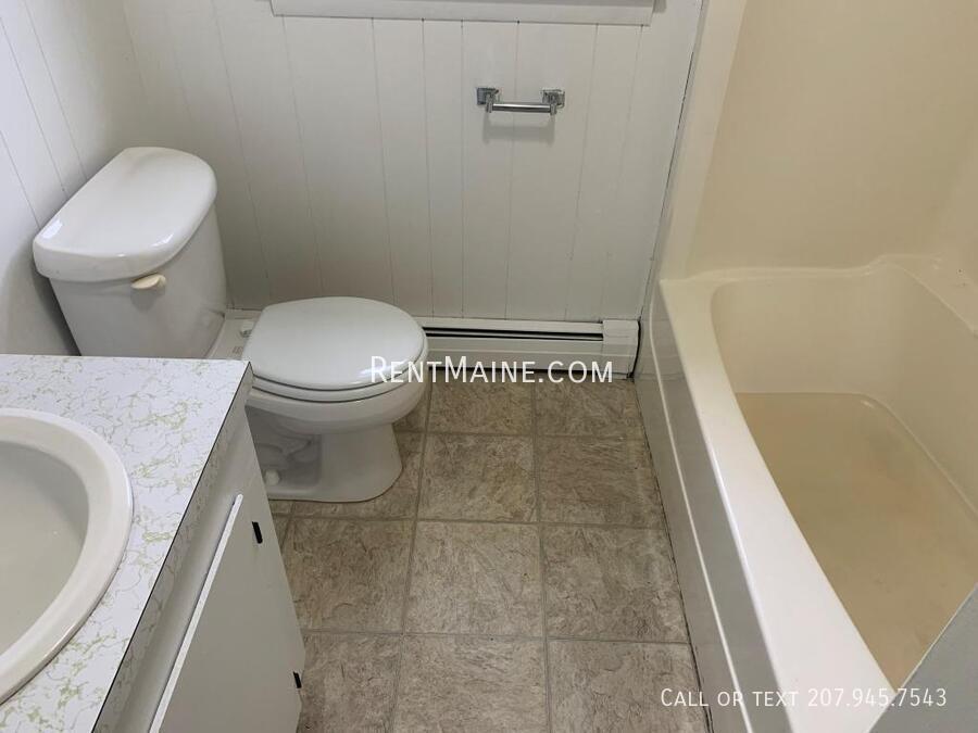 Building Photo - 35 Yale St