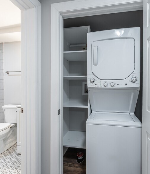 Building Photo - 5742 N Winthrop Ave