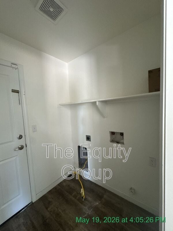 Building Photo - 2020 Golden Way