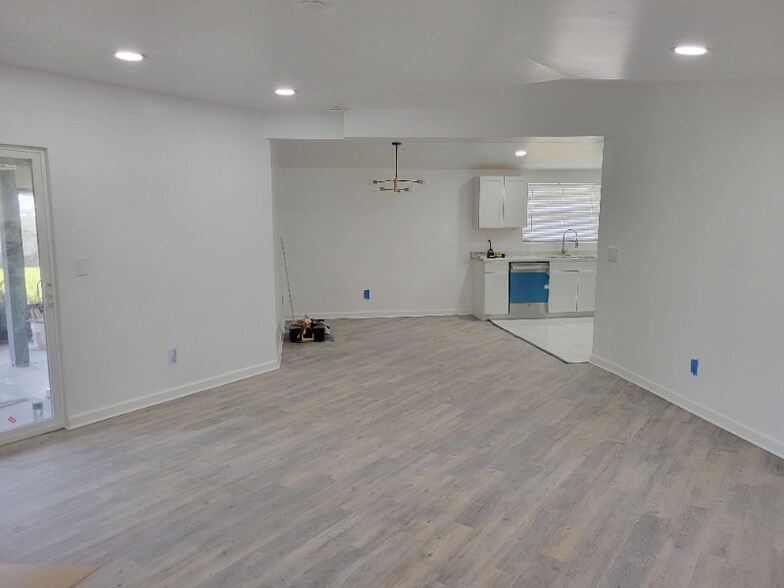 Building Photo - 111 Francis Dr NE