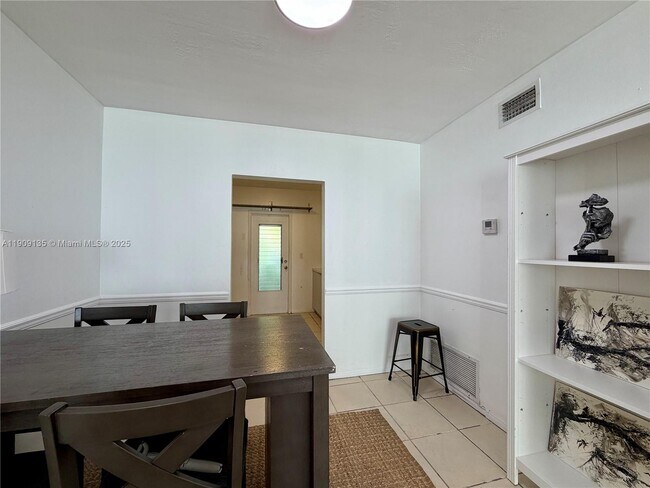 Building Photo - 1135 101st St