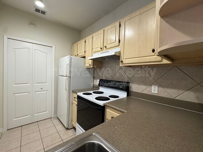 Building Photo - 1375 Lake Shadow Cir