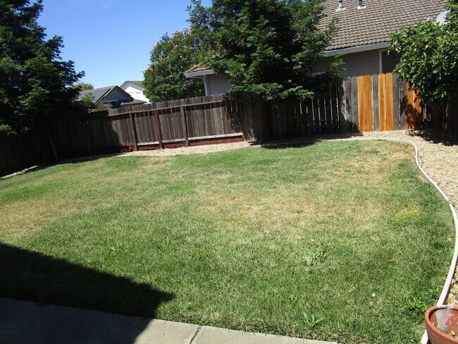 Building Photo - 2618 Valley Oak Way
