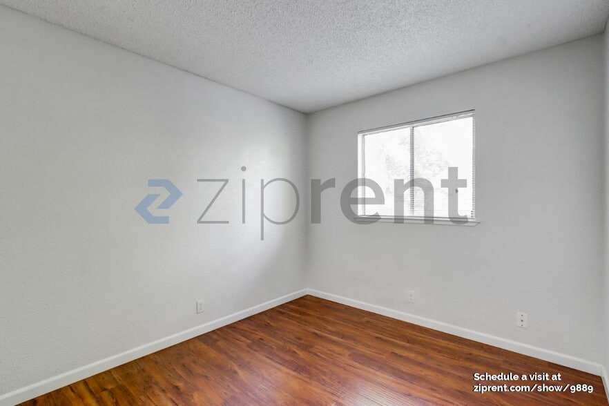 Building Photo - Unit 3