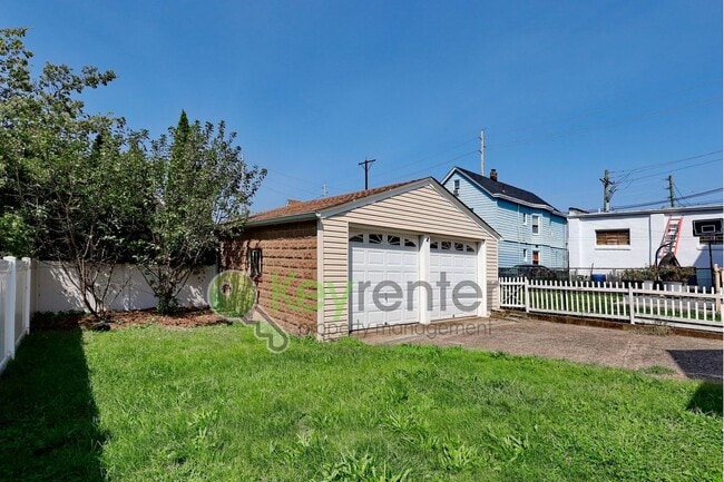 Building Photo - Charming 3-Bedroom Home with Finished Base...