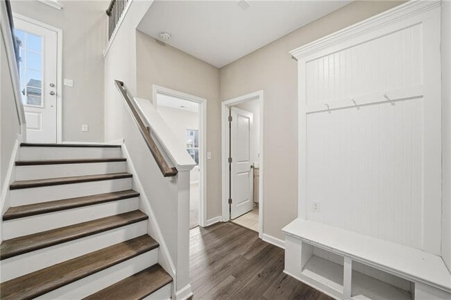 Building Photo - 318 Commons Ave