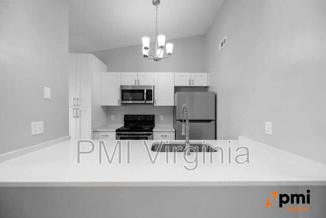 Building Photo - 631 Bluff Ct
