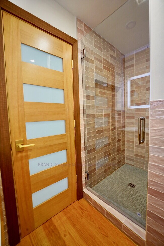 Building Photo - Unmatched Quality and Unparalleled Views F...