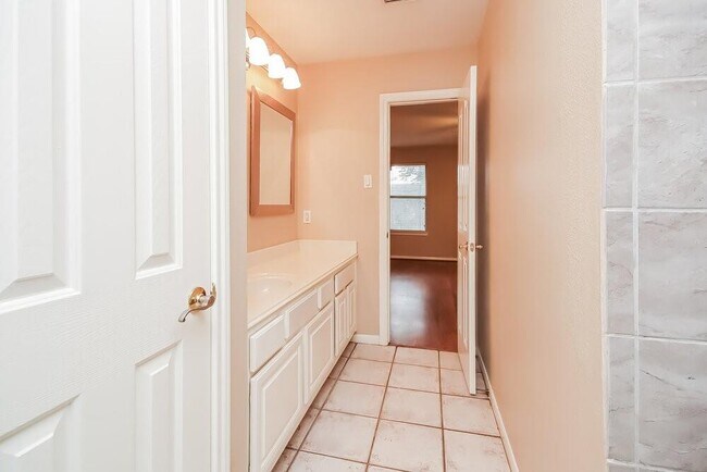 Building Photo - 22926 Sugar Bear Dr