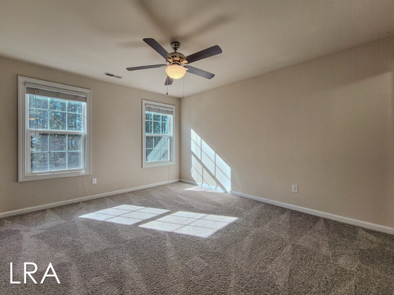 Building Photo - 127 Beacon Woods Dr