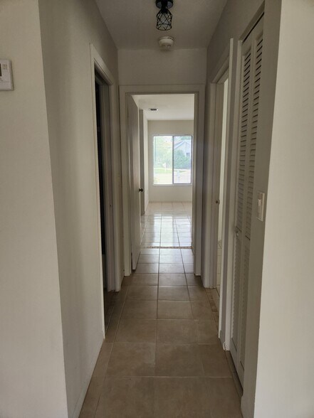 Building Photo - 9712 Saratoga Park Ct