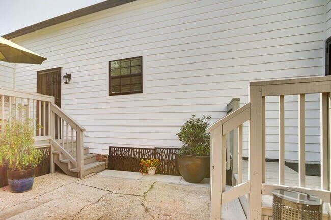 Building Photo - 2100 Philip St