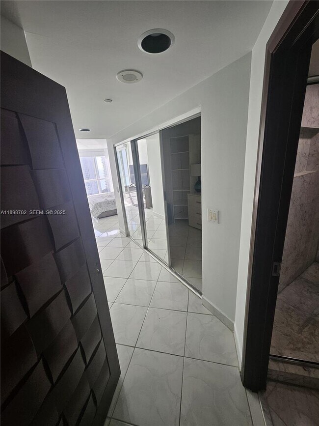 Building Photo - 16400 Collins Ave