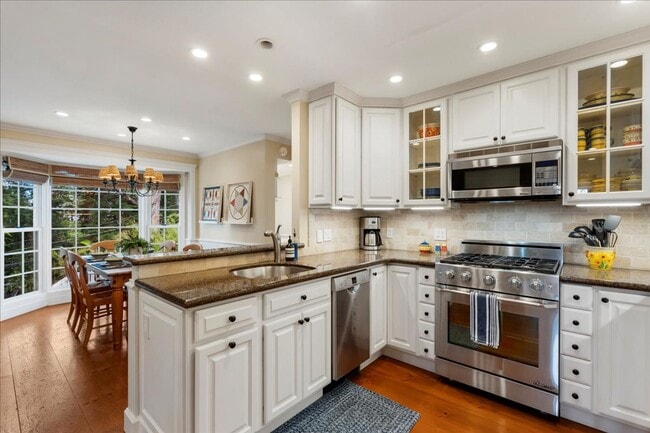 Building Photo - 2 Bedroom, 1 Bath furnished Cottage