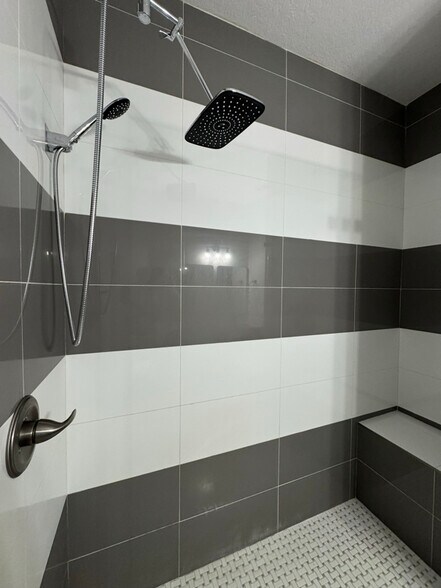 Building Photo - 6412 S Adelia Ave