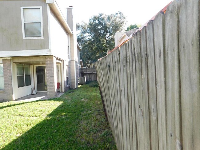 Building Photo - 2206 Laurel Land Ln