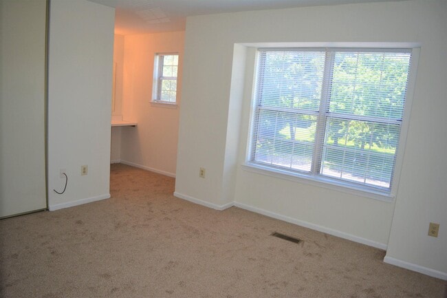 Building Photo - 361 Kent Ln