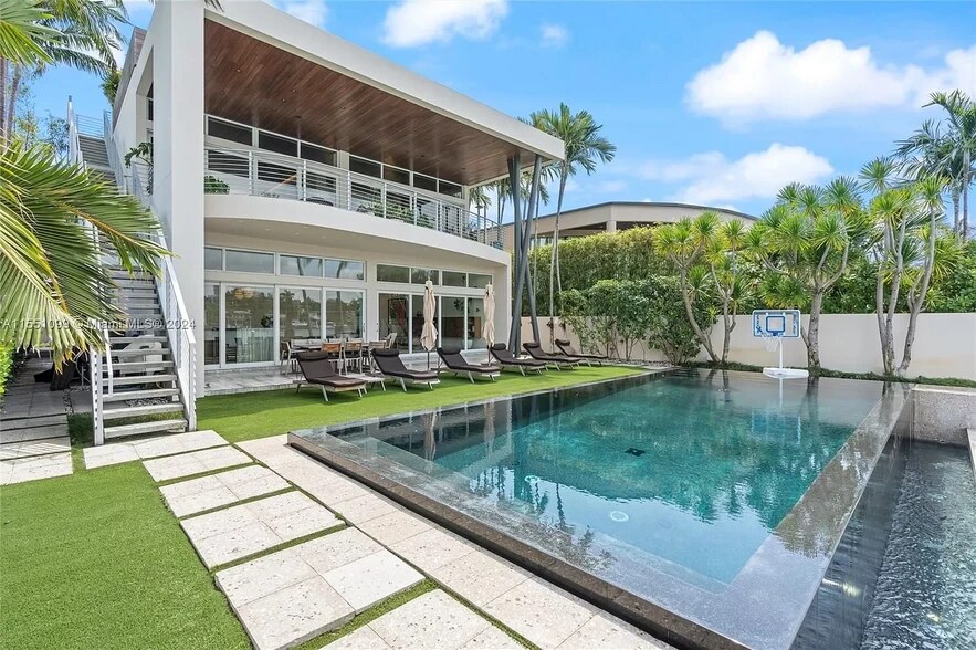 Building Photo - 610 W Dilido Dr