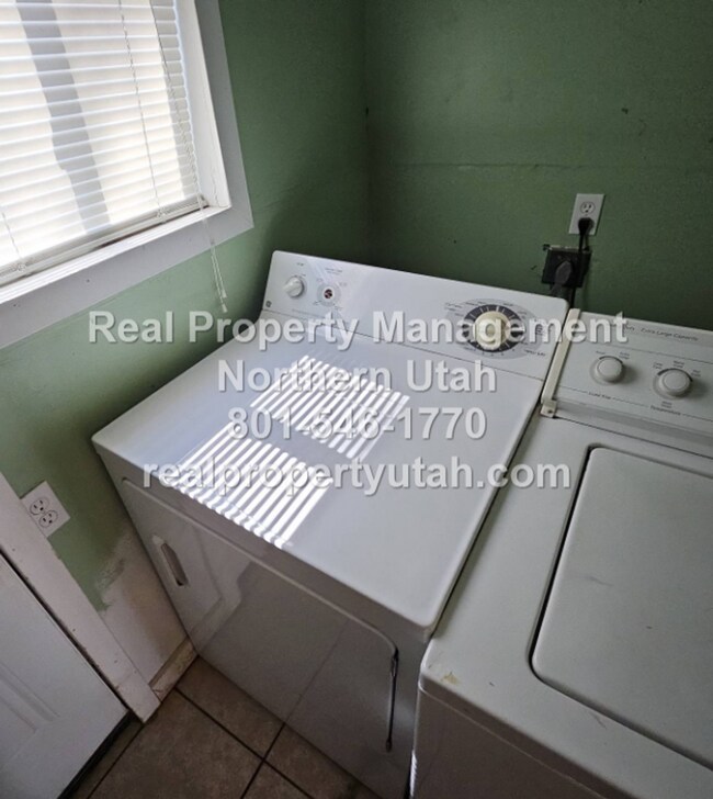Building Photo - 2 Bedroom 1 Bathroom Ogden Home Available