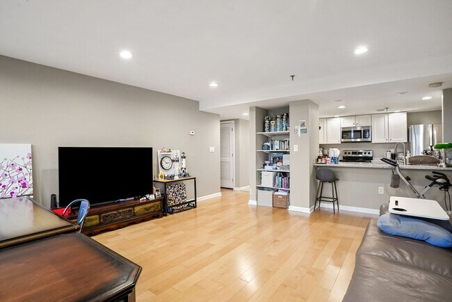 Building Photo - 20 Webster St