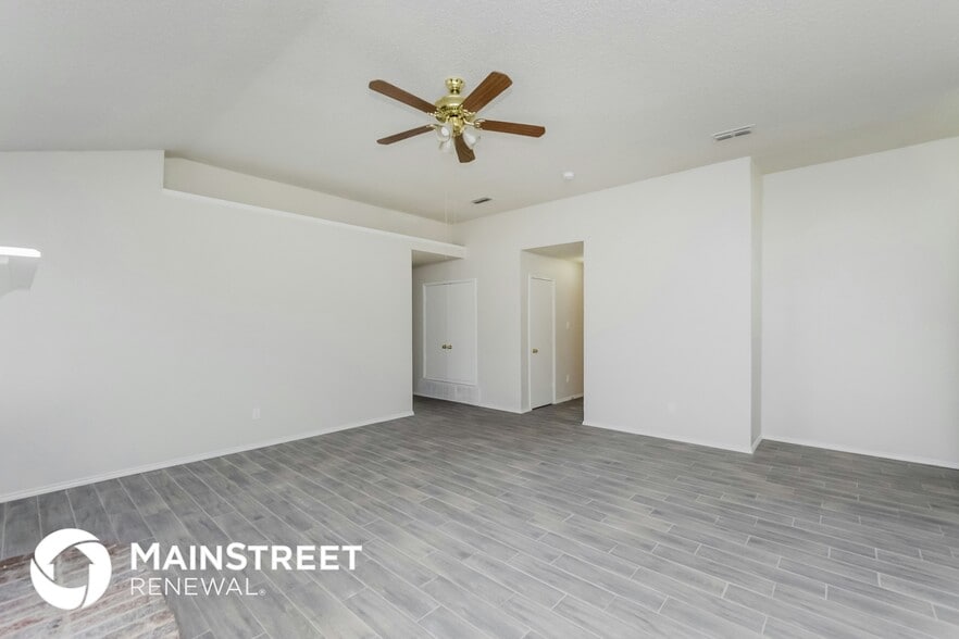 Building Photo - 10917 Ives St