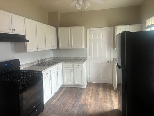 Building Photo - Charming 3 Bedroom 1 Bath Home