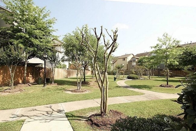 Building Photo - 3518 Clearview Cir