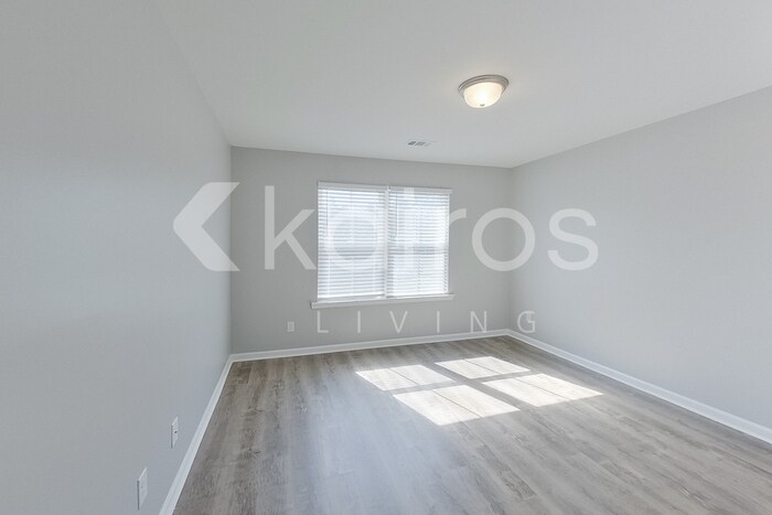 Building Photo - 210 Western Red Cedar Dr