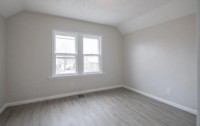 Building Photo - 18708 Arrowhead Ave