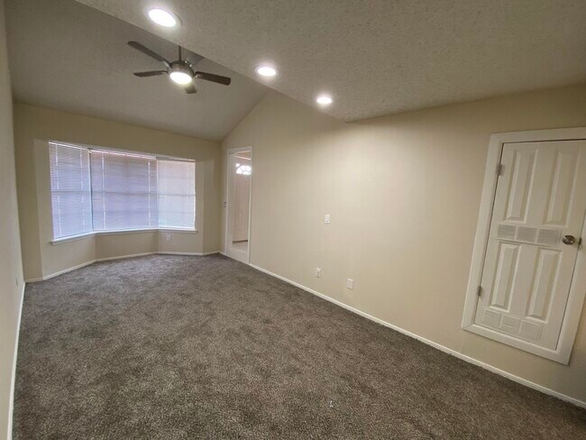 Building Photo - 6105 Hanley Way