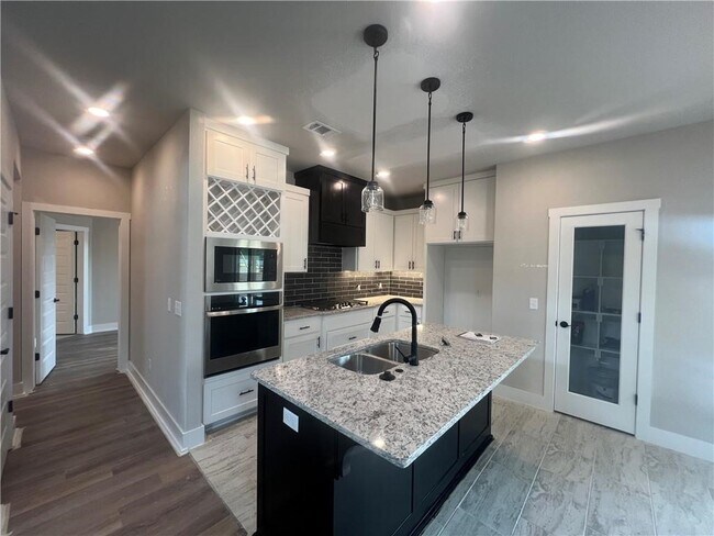 Building Photo - 7301 SW Basswood Ave