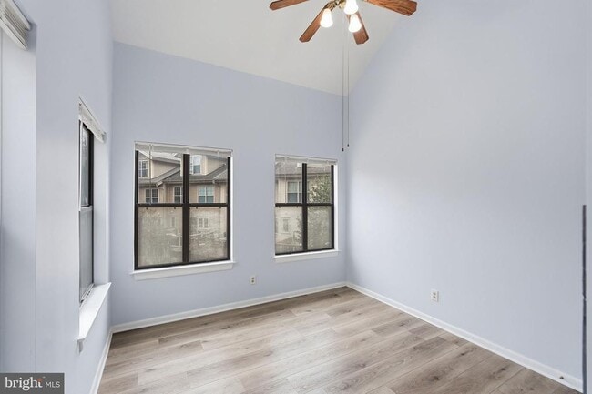 Building Photo - 13405 Shady Knoll Dr