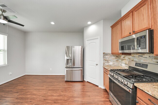 Building Photo - 2931 Palm Oaks Trail