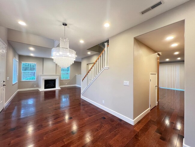 Building Photo - 4102 Voltaire St