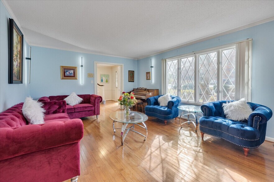 Building Photo - 1016 Shalimar Dr