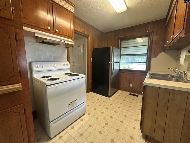 Building Photo - 1213 Summerland Dr