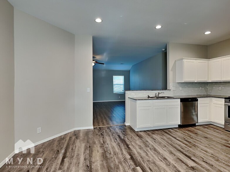 Building Photo - 2013 Orchid Ln