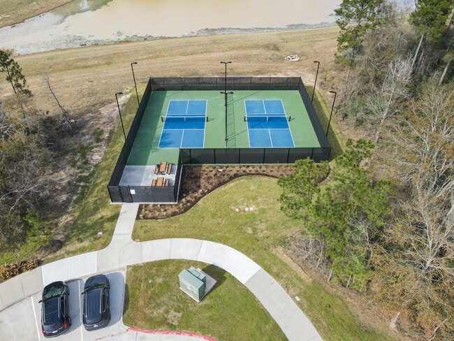 Building Photo - 16435 Big Hickory Dr