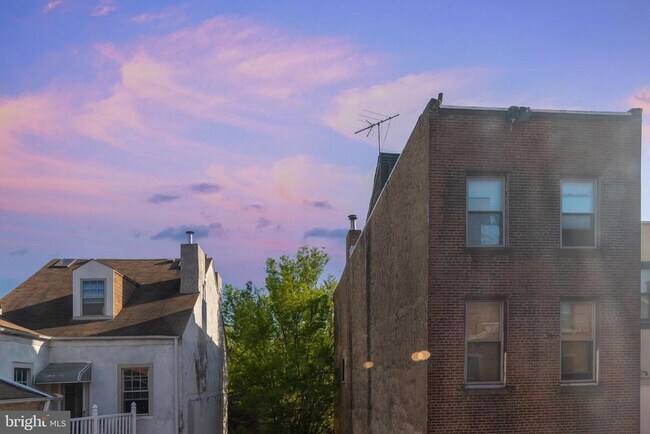 Building Photo - 209 N 3rd St