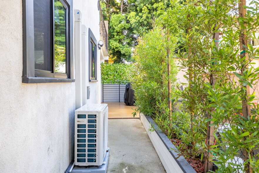 Building Photo - 321 N Gertruda Ave