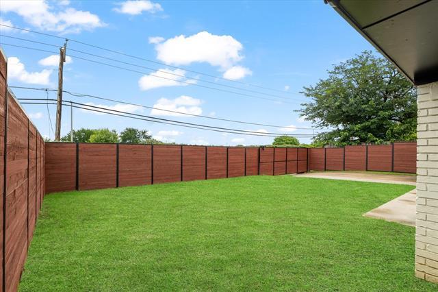 Building Photo - 2833 Meadowbrook Dr