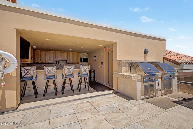 Building Photo - 7175 E Camelback Rd