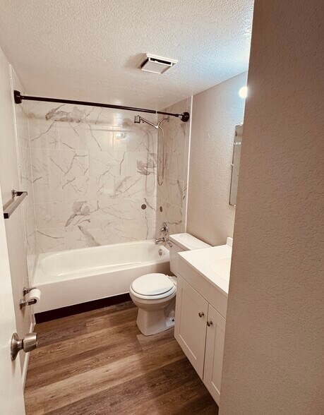 Building Photo - 3310 Cochran Dr