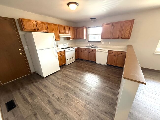 Building Photo - 608 Linda Ln