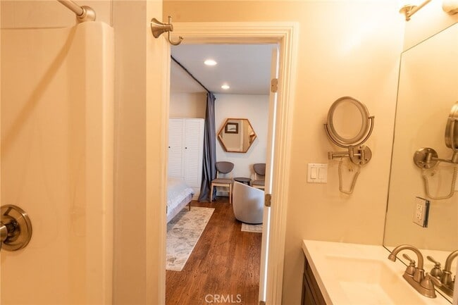 Building Photo - 327 3rd St