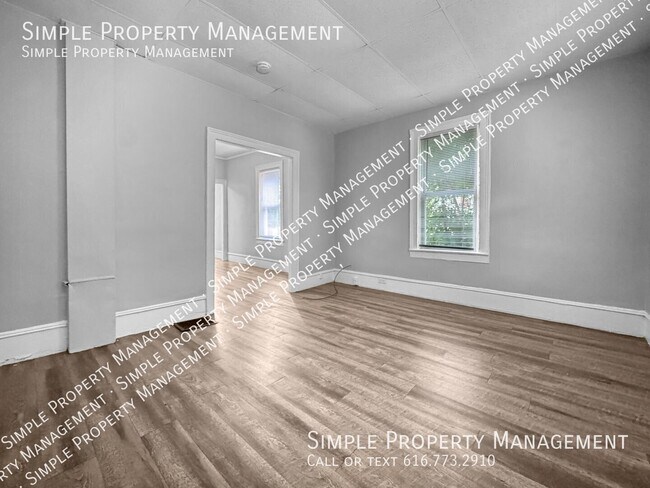 Building Photo - 1548 Coit Ave NE