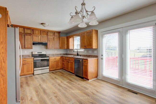 Building Photo - 51 Winding Oaks